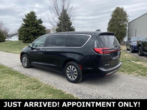 2022 Chrysler Pacifica Hybrid Touring L