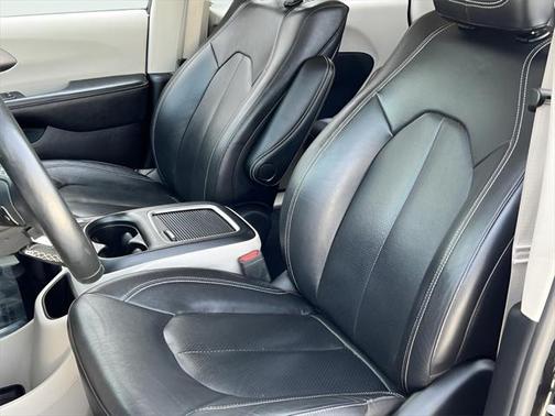 2022 Chrysler Pacifica Hybrid Touring L