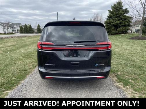 2022 Chrysler Pacifica Hybrid Touring L