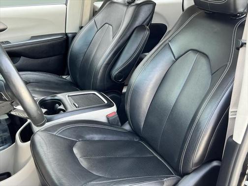 2022 Chrysler Pacifica Hybrid Touring L