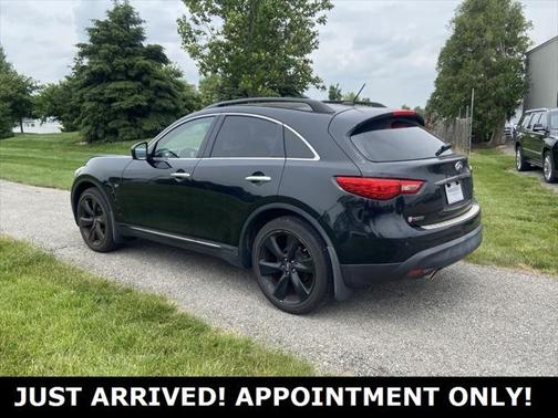 2016 INFINITI QX70 Base