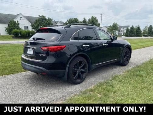 2016 INFINITI QX70 Base