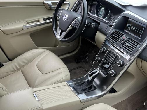 2015 Volvo XC60 T6 Premier Plus