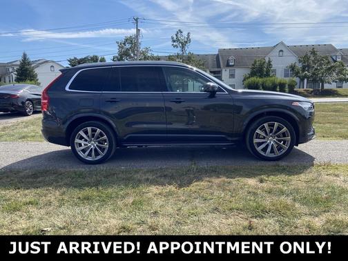 2022 Volvo XC90 T5 Momentum