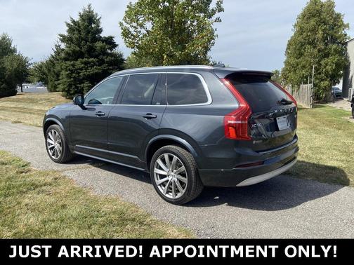 2022 Volvo XC90 T5 Momentum