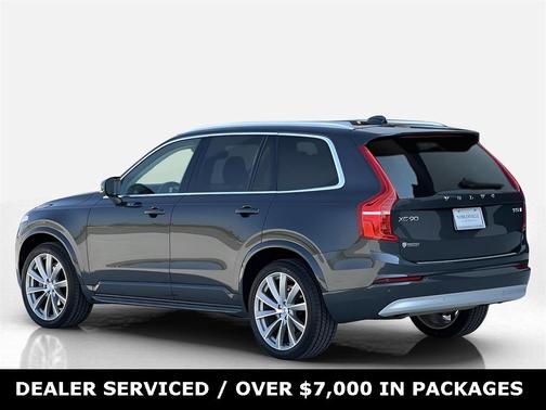 2022 Volvo XC90 T5 Momentum