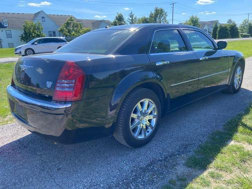 Brilliant Black Crystal Pearl 2007 Chrysler 300C Base