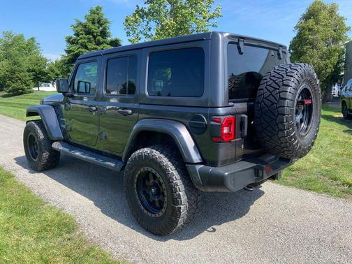 Granite Crystal Metallic Clearcoat 2020 Jeep Wrangler Unlimited Sahara