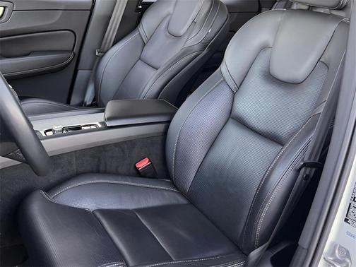 2021 Volvo XC60 T5 Inscription