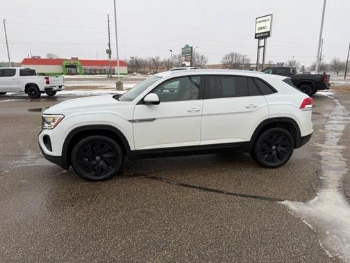 2024 Volkswagen Atlas Cross Sport 2.0T SE w/Technology
