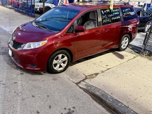 2013 Toyota Sienna LE