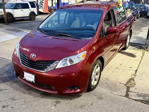2013 Toyota Sienna LE