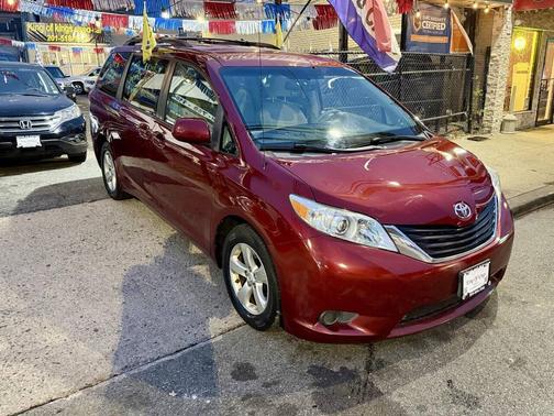 2013 Toyota Sienna LE