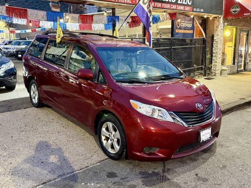 2013 Toyota Sienna LE