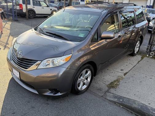 2013 Toyota Sienna LE