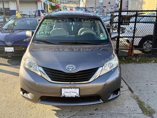2013 Toyota Sienna LE