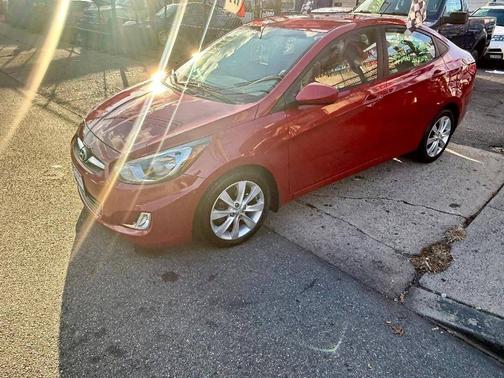 2012 Hyundai Accent SE