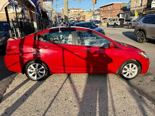 2012 Hyundai Accent SE