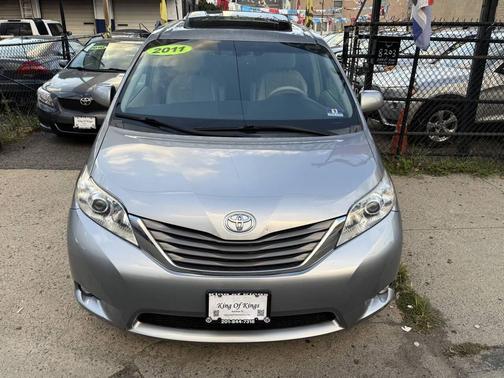 2011 Toyota Sienna XLE