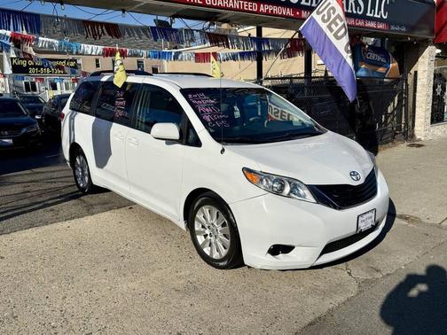 2014 Toyota Sienna LE