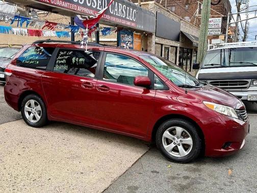 2011 Toyota Sienna LE