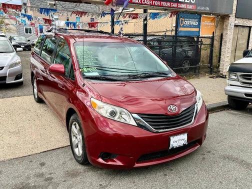 2011 Toyota Sienna LE