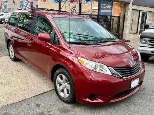 2011 Toyota Sienna LE