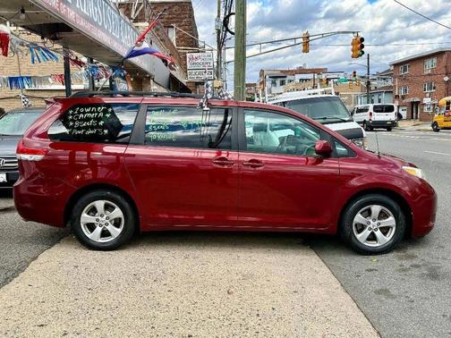 2011 Toyota Sienna LE