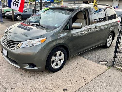 2014 Toyota Sienna LE