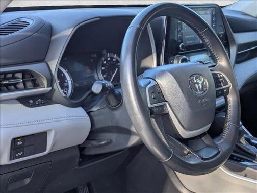 Wind Chill Pearl 2022 Toyota Highlander XLE