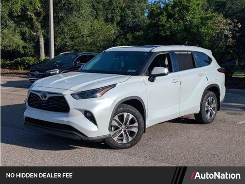 Wind Chill Pearl 2022 Toyota Highlander XLE
