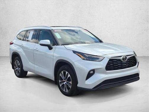 Wind Chill Pearl 2022 Toyota Highlander XLE