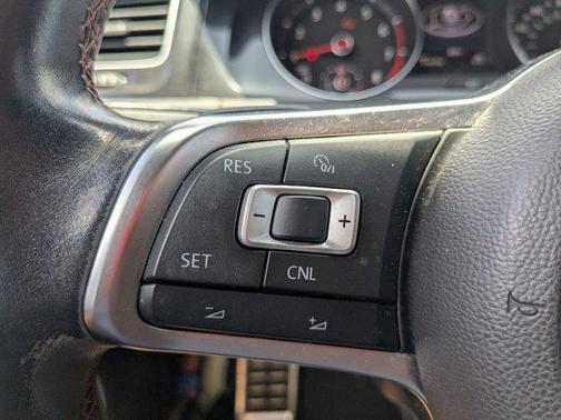 2016 Volkswagen Golf GTI 2.0T SE 4-Door