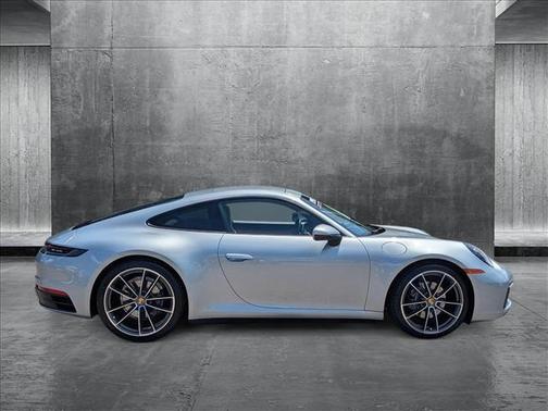 2021 Porsche 911 Carrera
