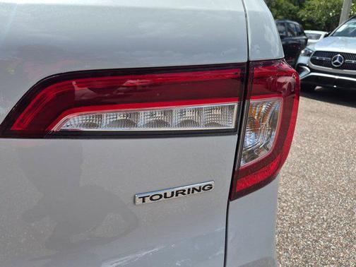 Platinum White Pearl 2022 Honda Pilot Touring 8-Passenger