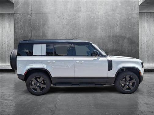 2025 Land Rover Defender 110 P300
