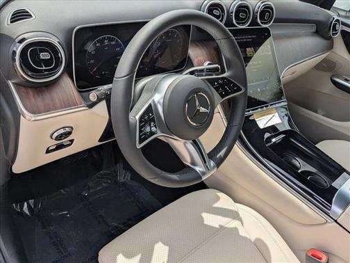 2026 Mercedes-Benz GLC 300 4MATIC
