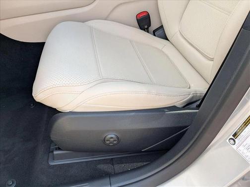2025 Mercedes-Benz GLC 350e Base