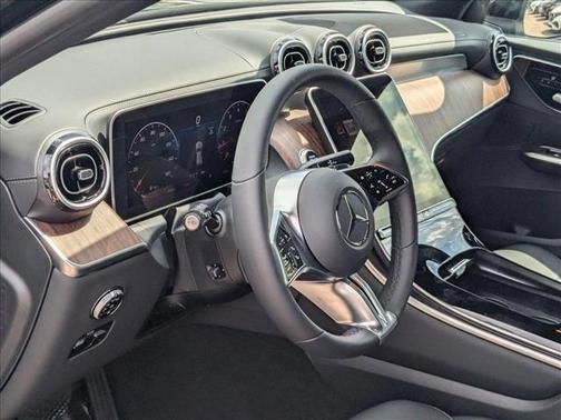 2025 Mercedes-Benz GLC 300 4MATIC