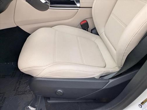 2025 Mercedes-Benz GLC 350e Base