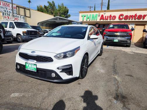 White 2019 Kia Forte FE
