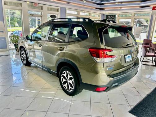 2022 Subaru Forester Premium