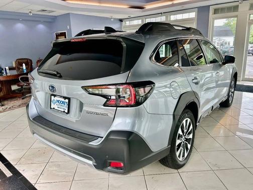 Ice Silver Metallic 2023 Subaru Outback Limited
