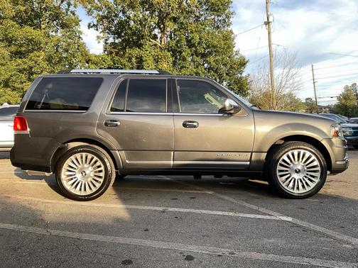 2015 Lincoln Navigator Base