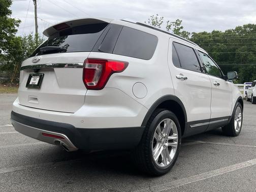 White Platinum Metallic Tri-Coat 2017 Ford Explorer Limited