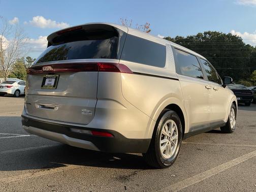 2022 Kia Carnival LX