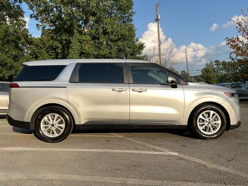 2022 Kia Carnival LX