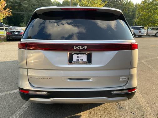 2022 Kia Carnival LX