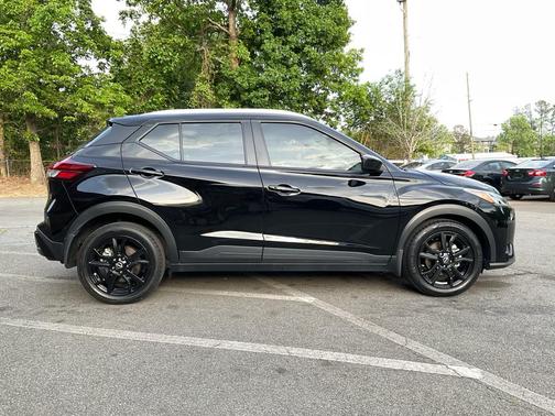 Super Black 2023 Nissan Kicks SV
