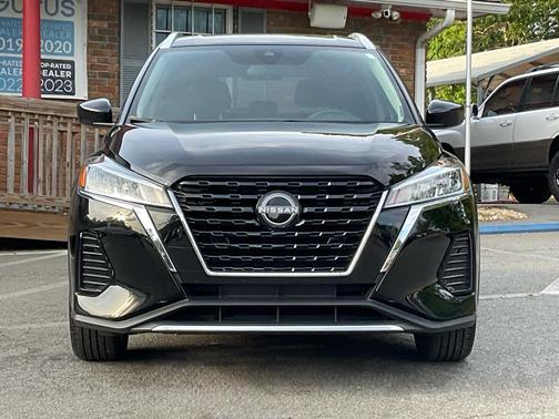 Super Black 2023 Nissan Kicks SV